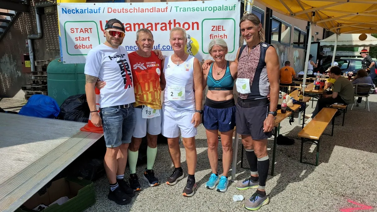 Die 5 österreichischen Marathonsammler von links nach rechts: Josef Unterberger (39 Länder), Bernhard Keiler (44 Länder), Herbert Bauer (22 Länder), Helga Marwan-Schlosser (49 Länder) und Martin Geicsnek (48 Länder). 
