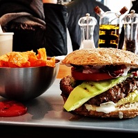 Fast Food genauso gut wie Energieriegel &amp; Sportgetränke?