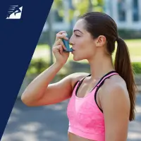 Eine Läuferin mit einem Asthmaspray