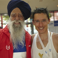 Der über 100-Jährige Fauja Singh und Günther-Weidlinger (C) SIP Johannes Langer