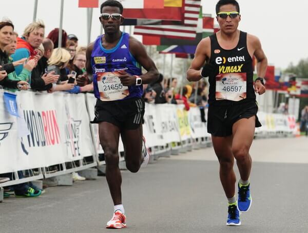 Lemawork Ketema im Blild links