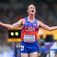 Cole Hocker ließ die USA über die 5.000 Meter jubeln.
