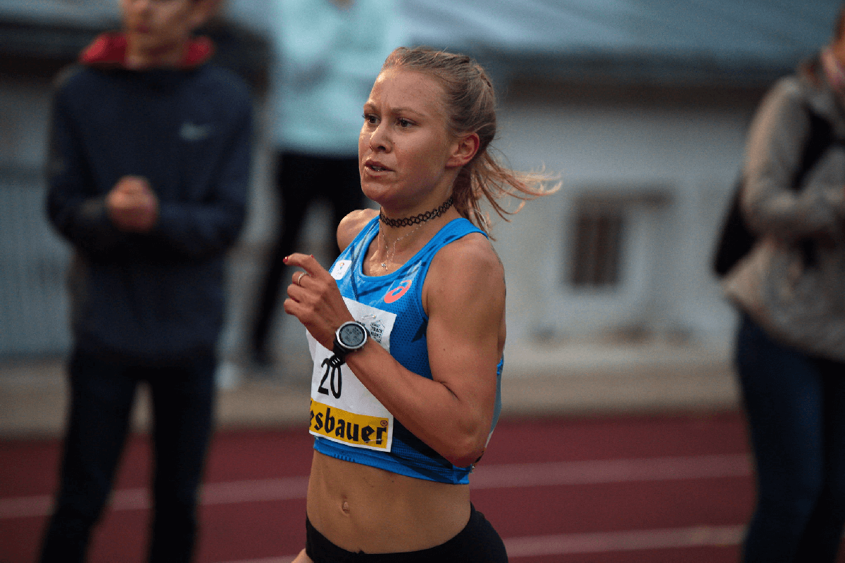 Julia Mayer triumphiert über 3.000 Meter