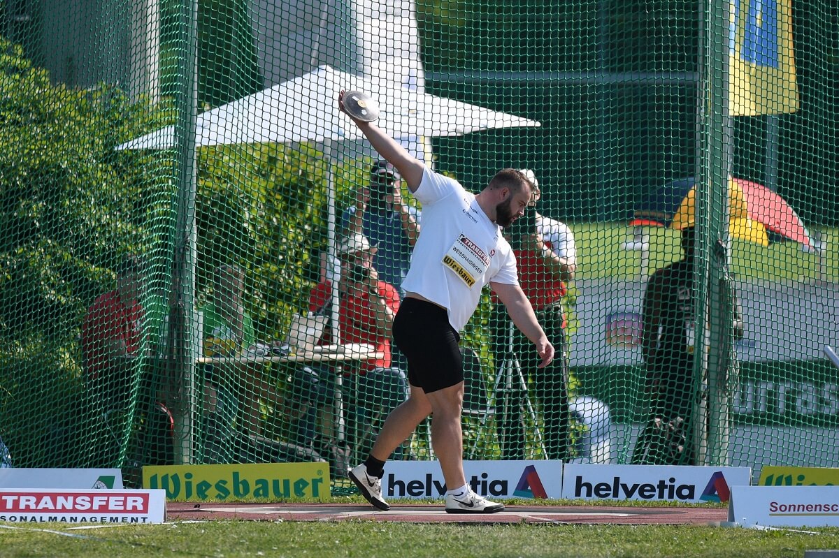 Lukas Weißhaidinger in Turku auf dem Podest