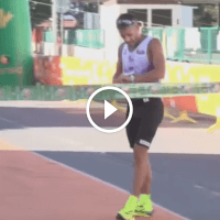 Kurios: Halbmarathon-Sieger blieb vor dem Ziel stehen [+ VIDEO]