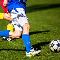 Emin da Silva lief 60 Mal um das Fußballstadion.