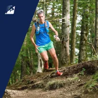 Ein Mann beim Trailrunning