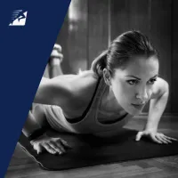 Eine Frau bei Burpees