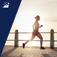 Eien Frau beim Laufen am Meer