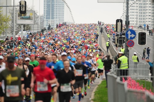 Keinen dieser zehn Fehler solltest du beim Laufen machen.