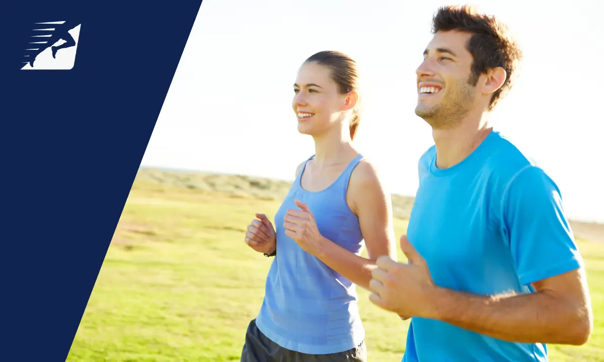 Eine Frau und ein Mann beim Laufen