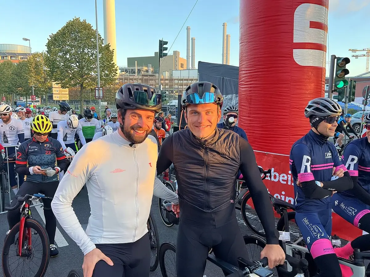 Jonas Deichmann mit Marcel Kittel