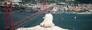 A bridge packed with runners at the Lisbon Half Marathon