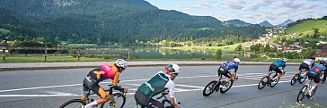 Kufsteinerland Radmarathon: Der Pendling - Kufsteins Hausberg - gilt als markanter Hingucker im Hintergrund auf der Strecke durch das Thierseetal.