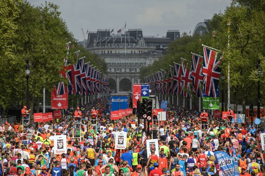Der dicht gefüllte Startbereich des London-Marathons. Foto Virgin Money London Marathon