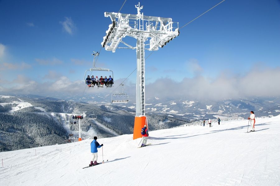 Panorama des Skigebiets Stuhleck. Foto: Bergbahnen Stuhleck