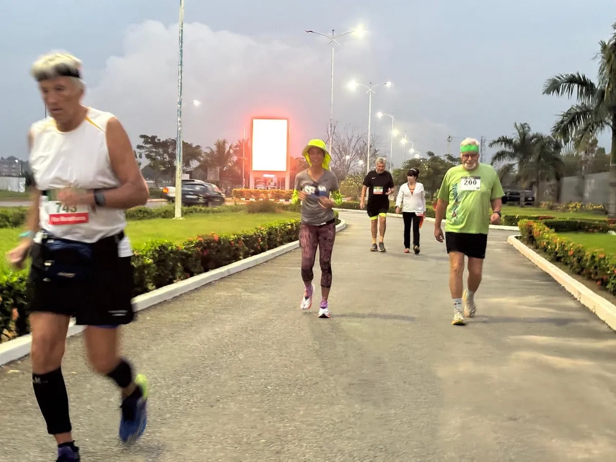 Abidjan Marathon: vor Juhani und den Walkern