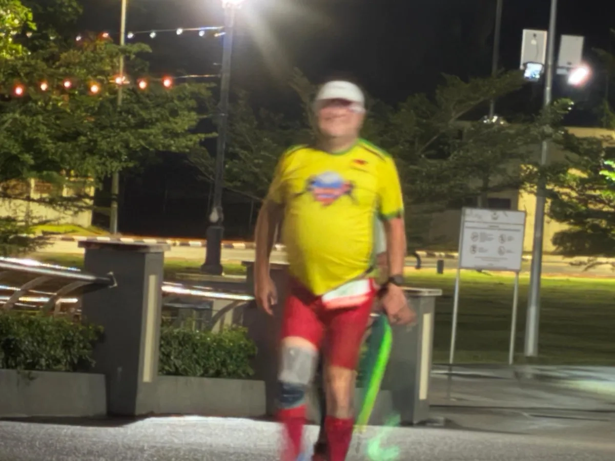 Brunei Marathon: Foto 34 Thomas hat alle Zeit der Welt