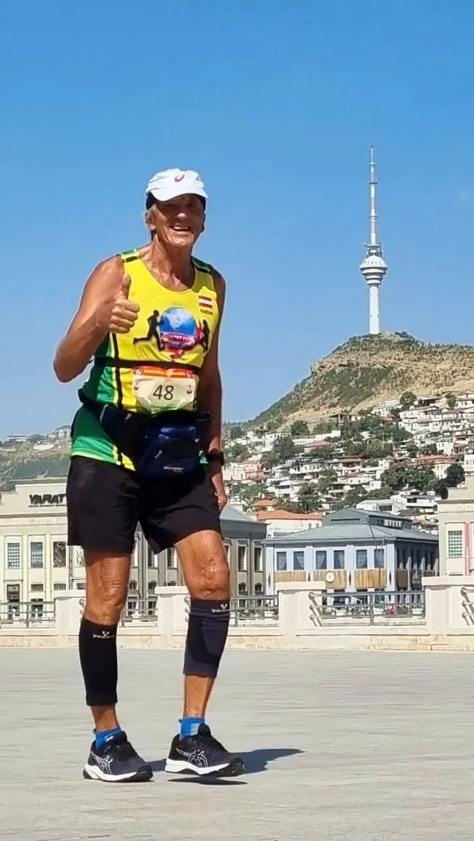Kaukasus Marathon Challenge 2024: Anton Reiter auf der Laufstrecke in Baku