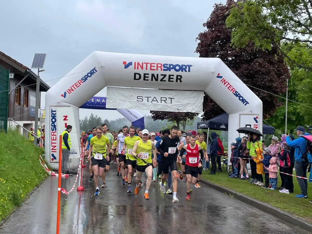 Start zum Neukircher Wälderlauf 2025