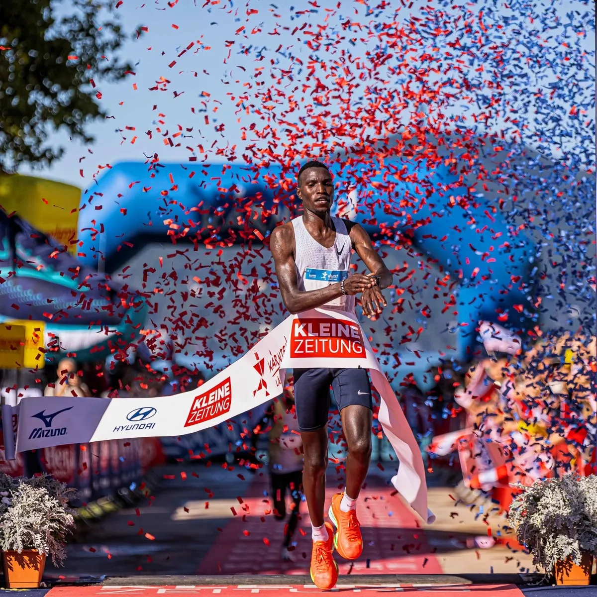 Wörthersee Halbmarathon 2025: Mathew Kiplimo triumphiert für Kenia.