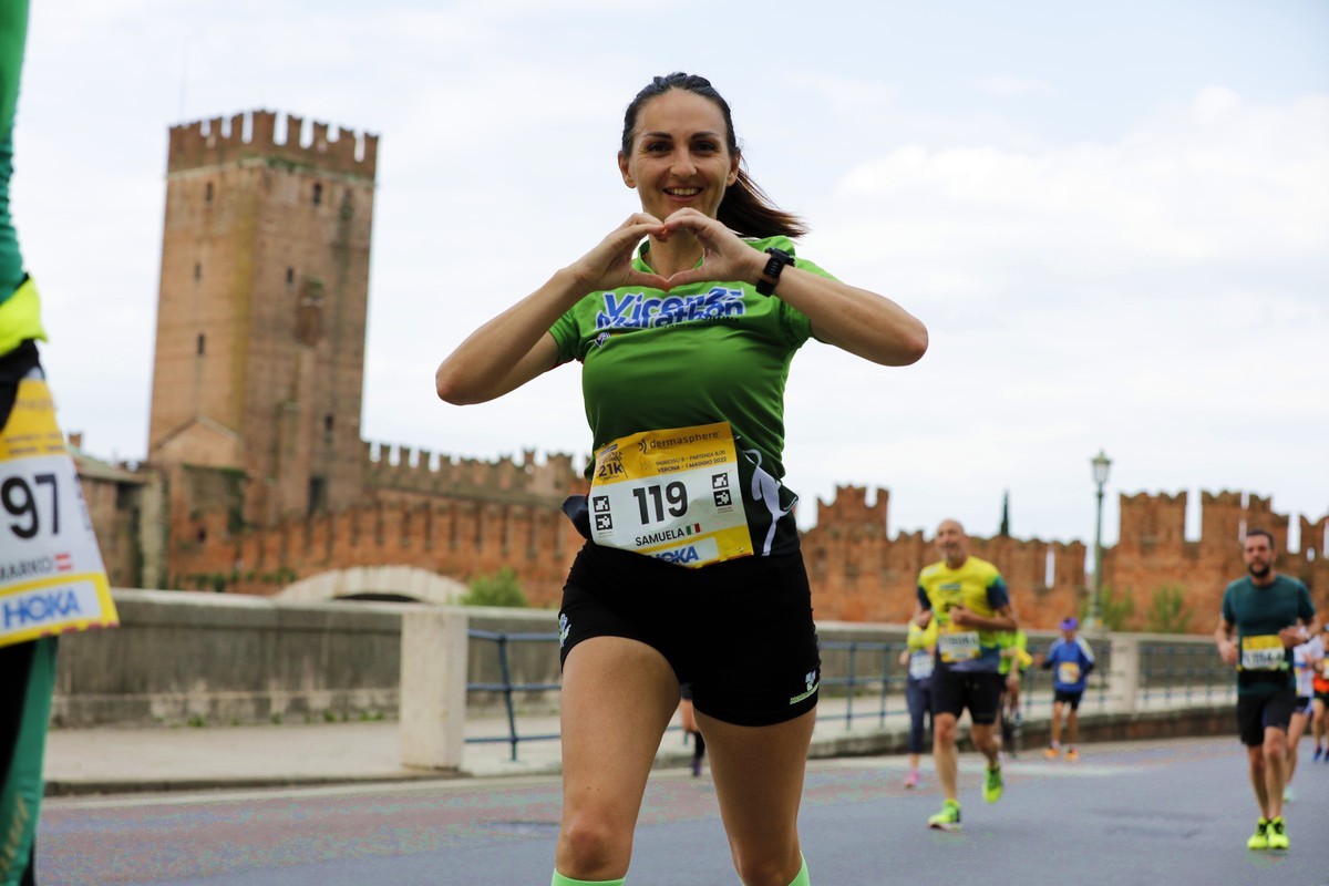 Amore steht beim Half Marathon Verona im Mittelpunkft