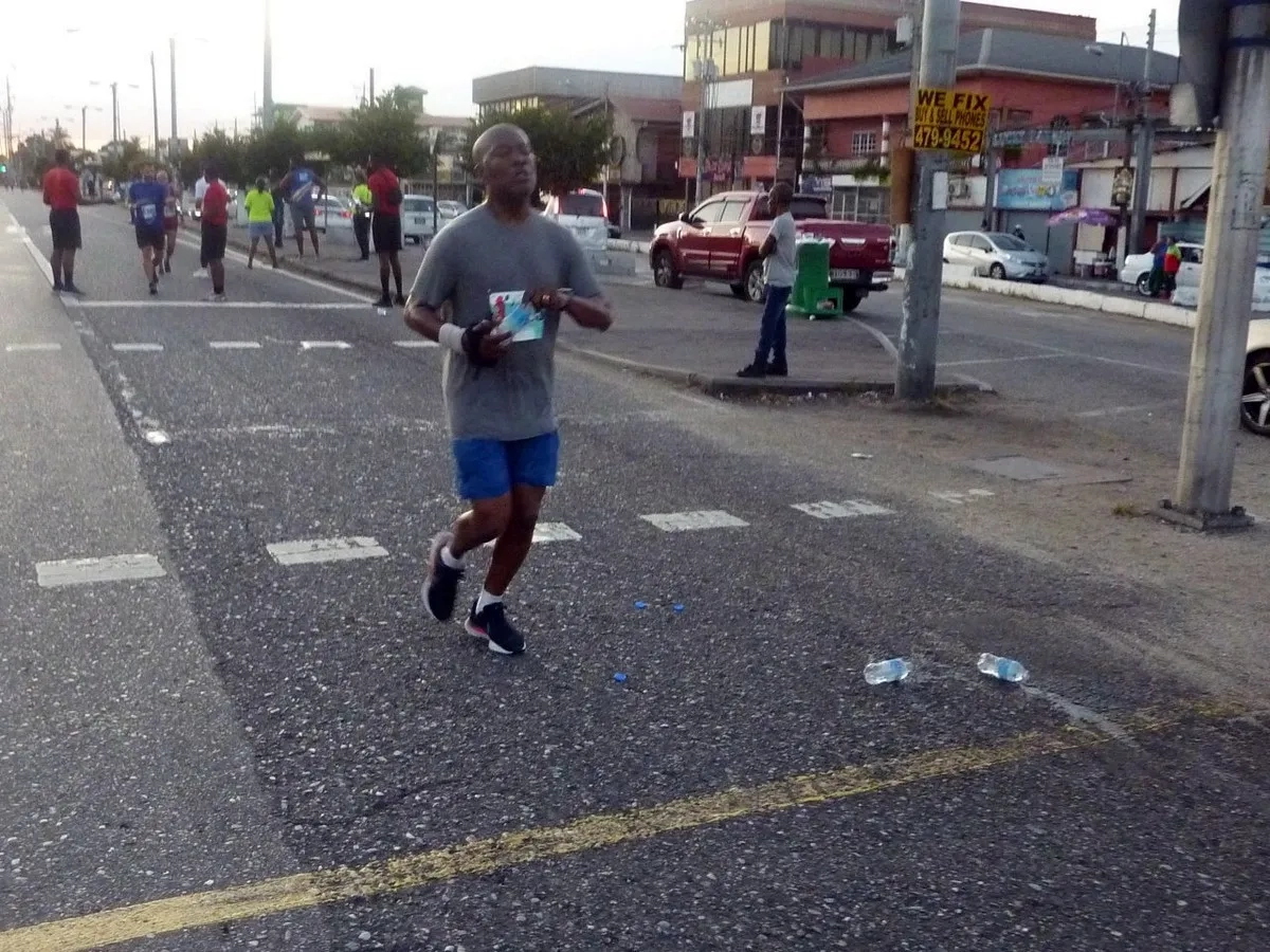 Trinidad and Tobago Marathon: Halbmarathonläufer