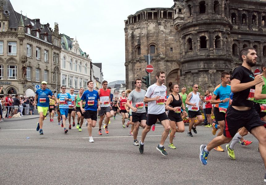 Die Strecke beim Trierer Stadtlauf führt mitten durch die Stadt. Foto © Veranstalter Trierer Stadtlauf