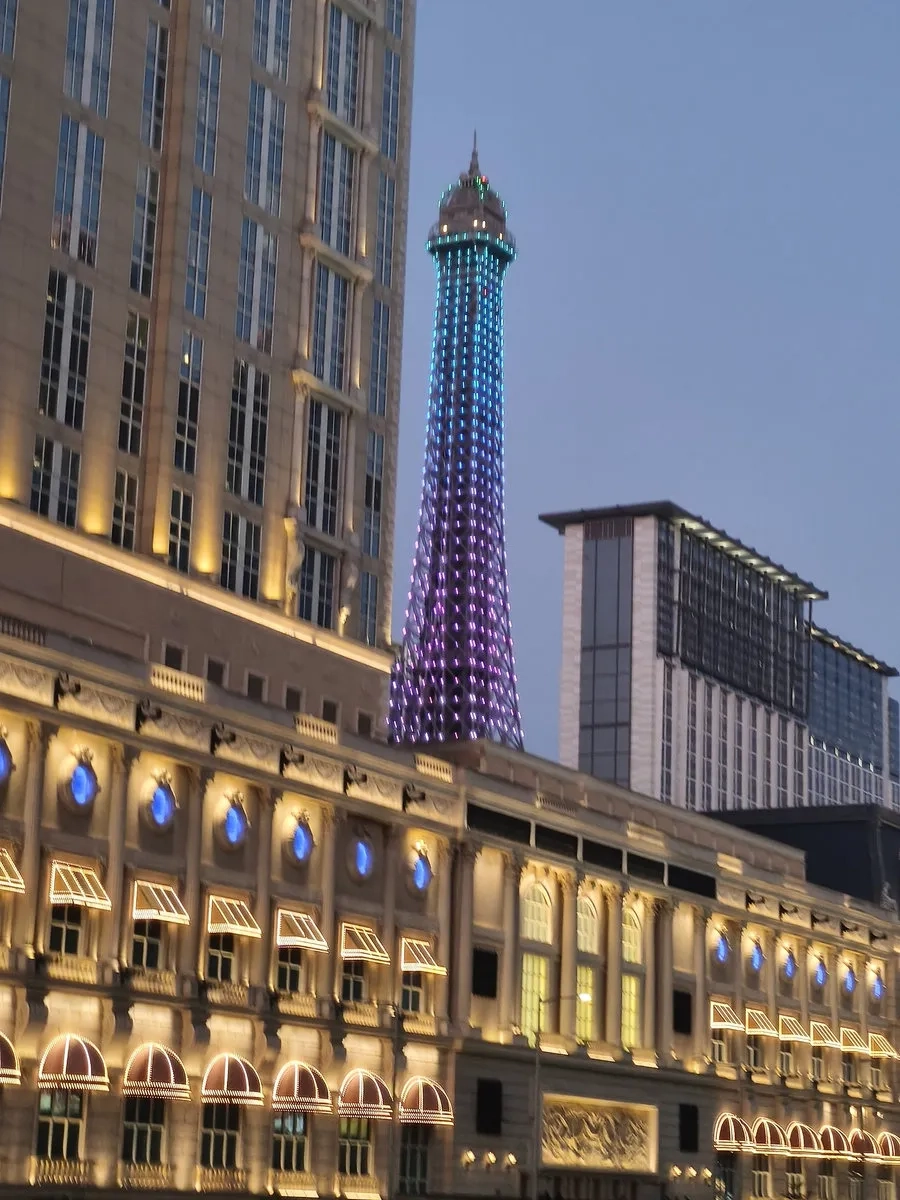 South China Marathon Challenge 15: Nachbau des Eiffelturms South China Marathon Challenge 15: Nachbau des Eiffelturms