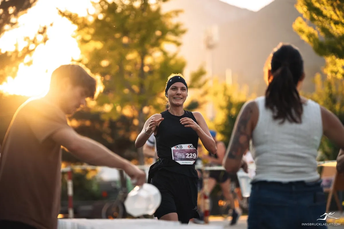 Beim Innsbrucker Night Run wird unerhört schnell durch die Innenstadt gelaufen. (© Haller) Nightrun Innsbruck