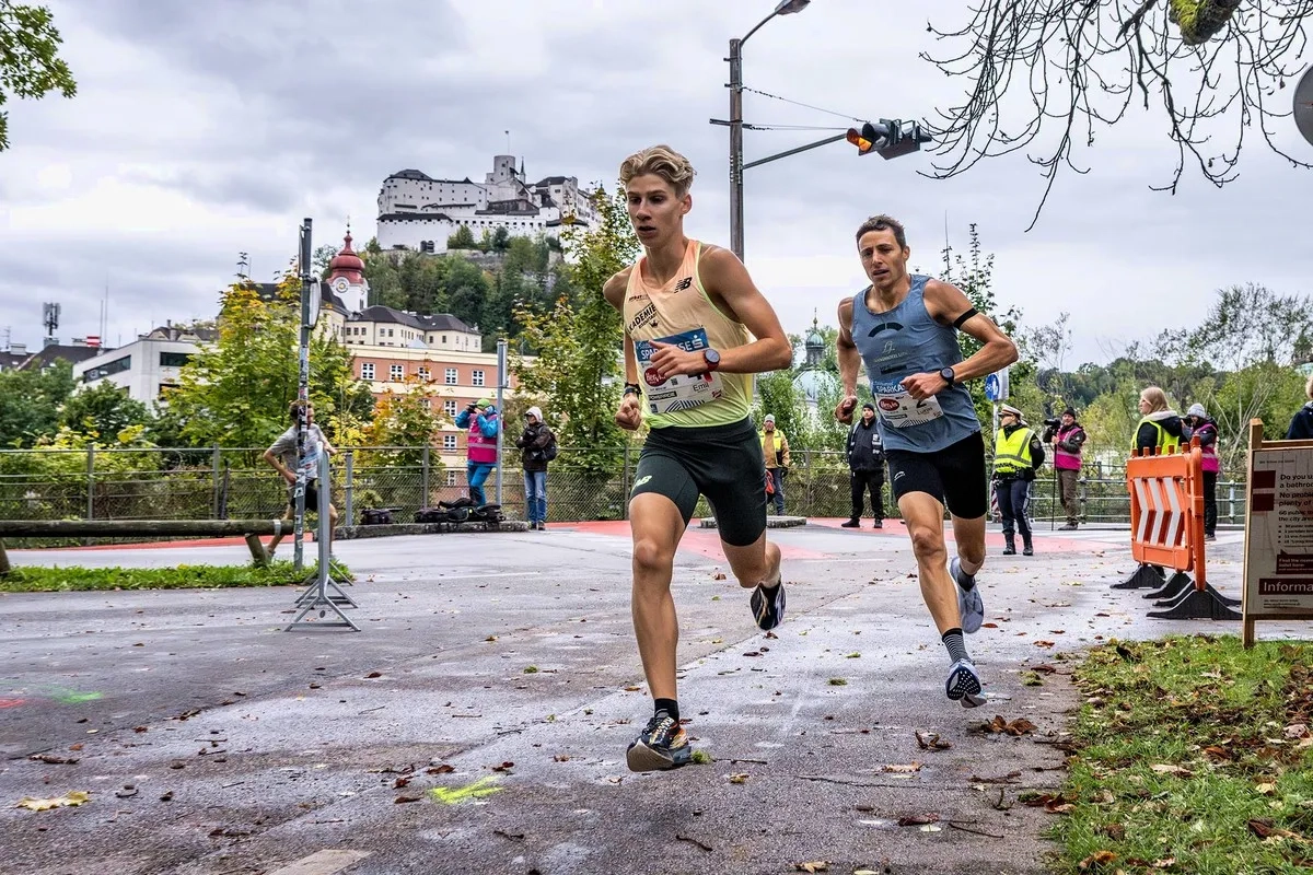 Jedermannlauf Salzburg 2025: Emil Bezecny und Lukas Hollaus in Front.