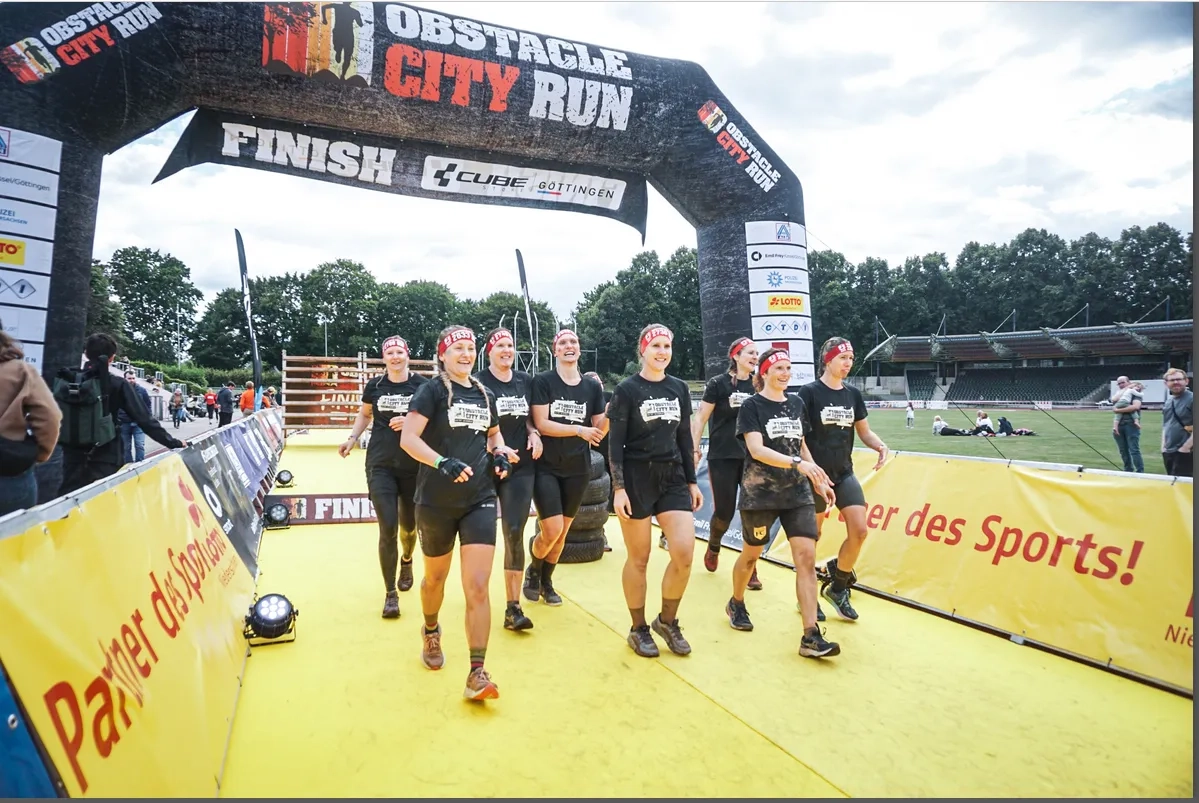 Obstacle City Run Göttingen 2025: Zieleinlauf im Jahnstadion
