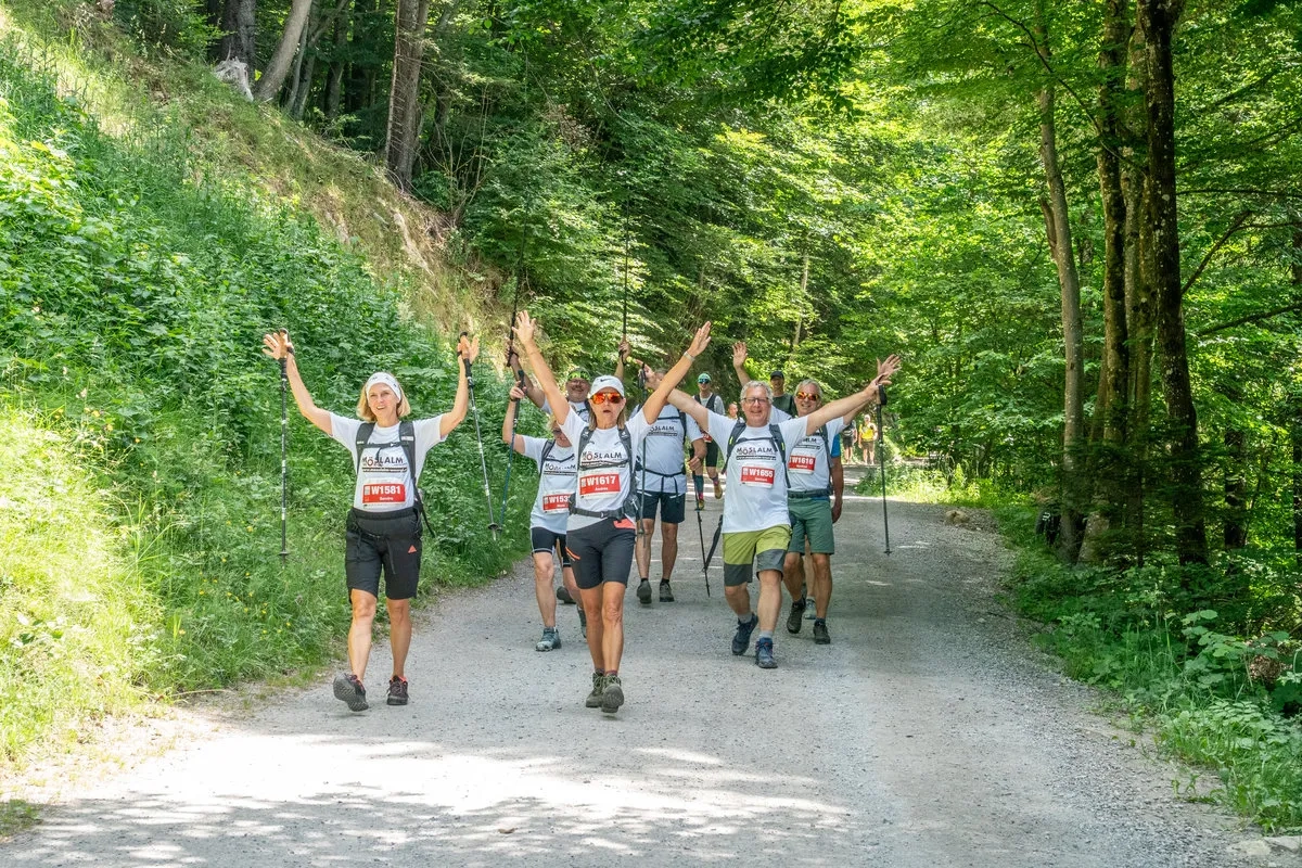 Ebbser Koasamarsch 2025: Als Gruppe macht es einfach noch mehr Spaß. (© TVB Kufsteinerland_Marco Pircher) Ebbser Koasamarsch 2025: Als Gruppe macht es einfach noch mehr Spaß.