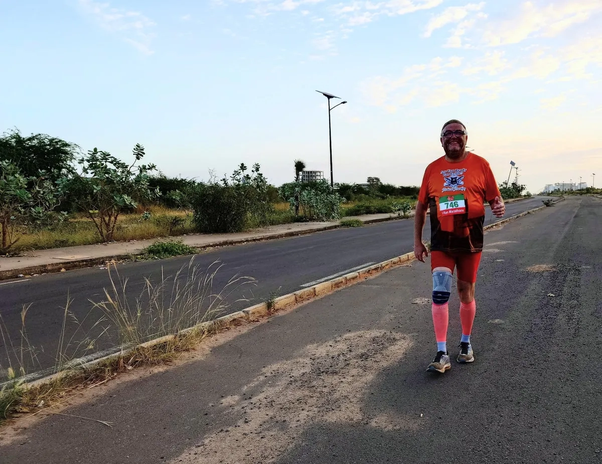 Dakar Club-Marathon: Thomas auf der Laufstrecke