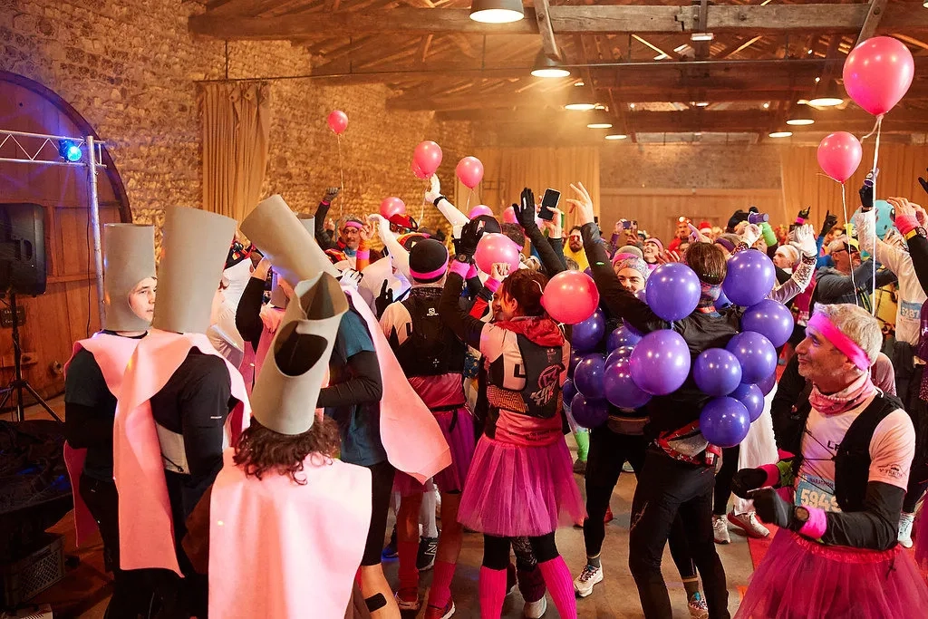 Marathon du Beaujolais: Läuferparty im Weinkeller