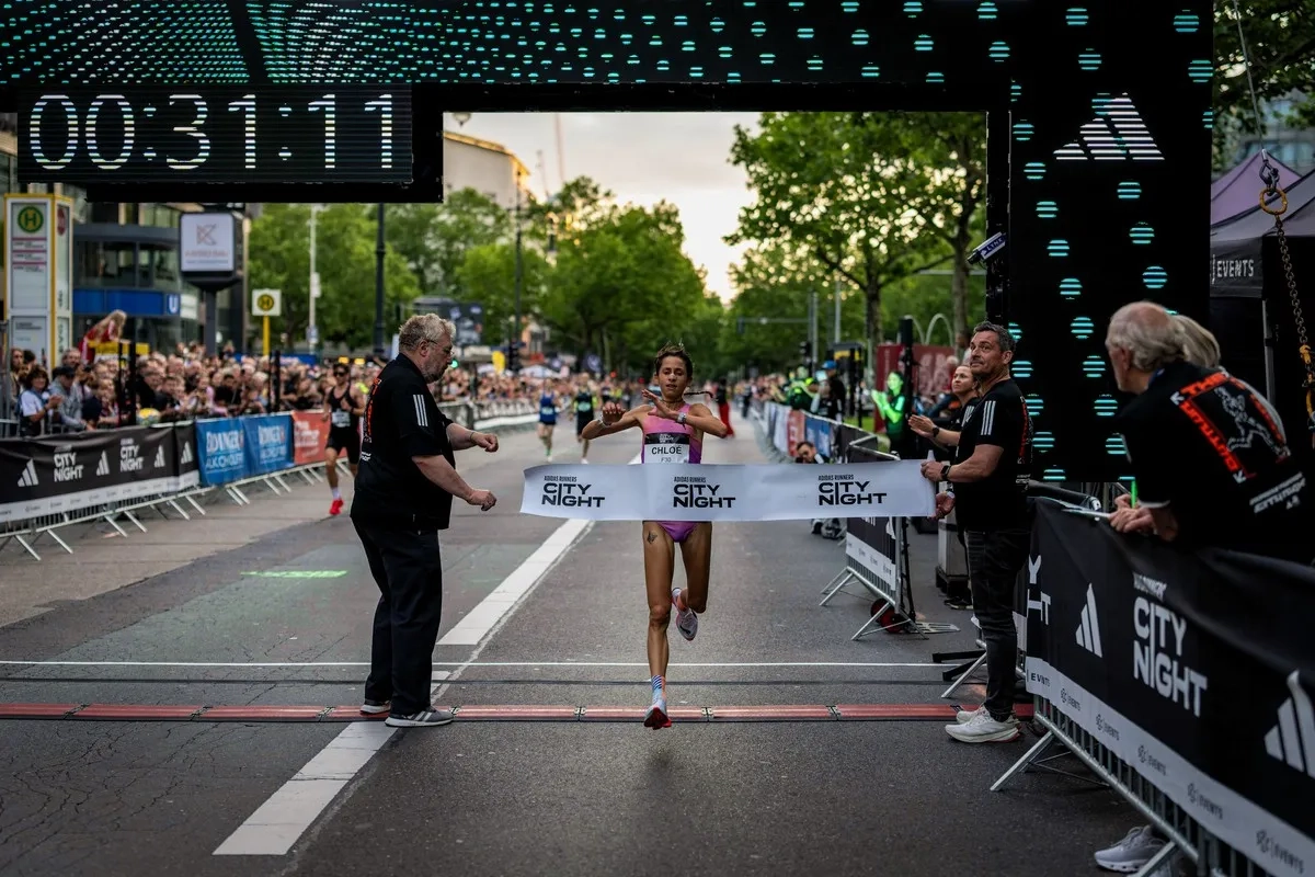 Chloé Herbiet gewinnt bei der adidas Runners City Night Berlin 2025