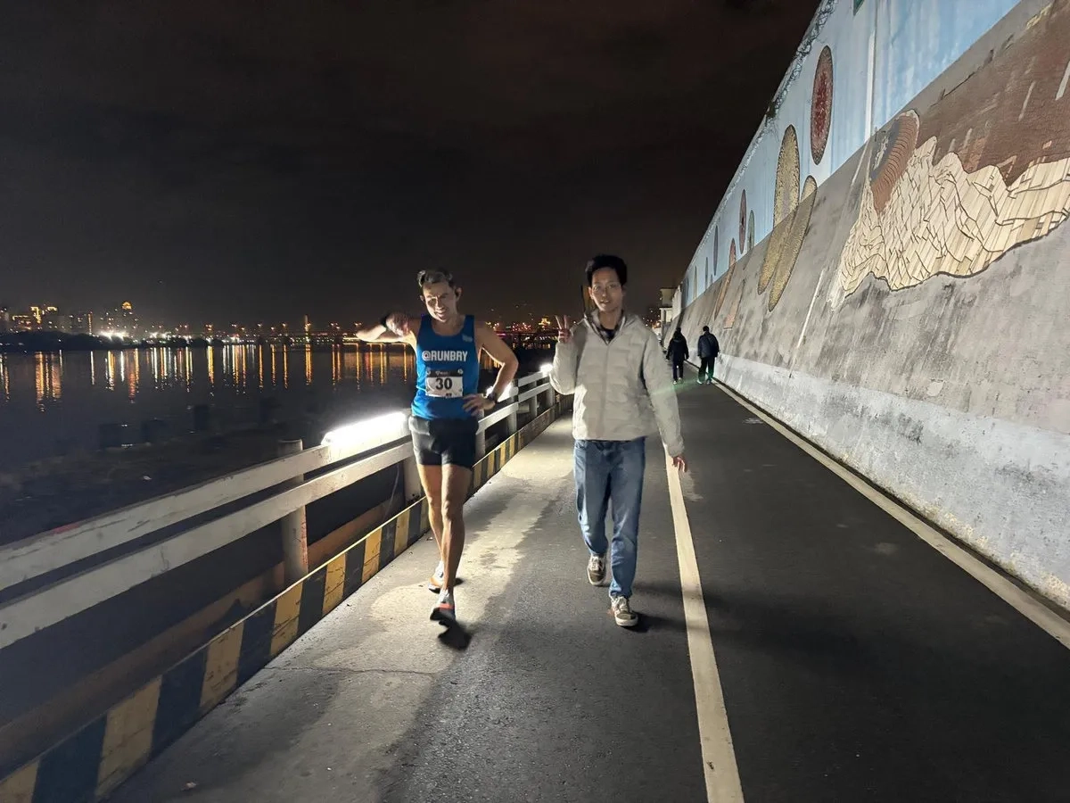 Taiwan Marathon 13: Bryan trifft einen Freund Taiwan Marathon 13: Bryan trifft einen Freund