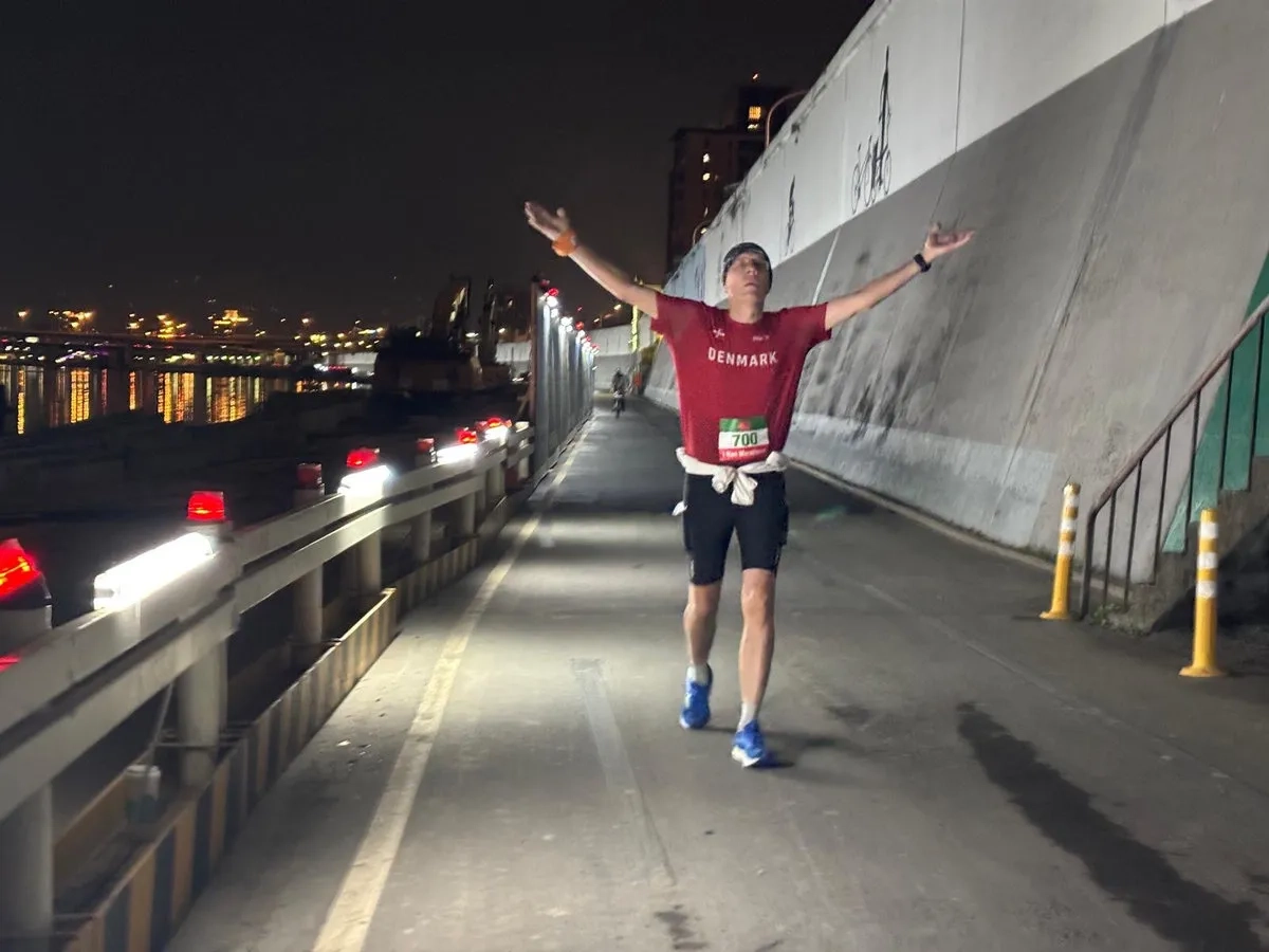 Taiwan Marathon 15: Klaus am Rückweg zum Startbereich Taiwan Marathon 15: Klaus am Rückweg zum Startbereich