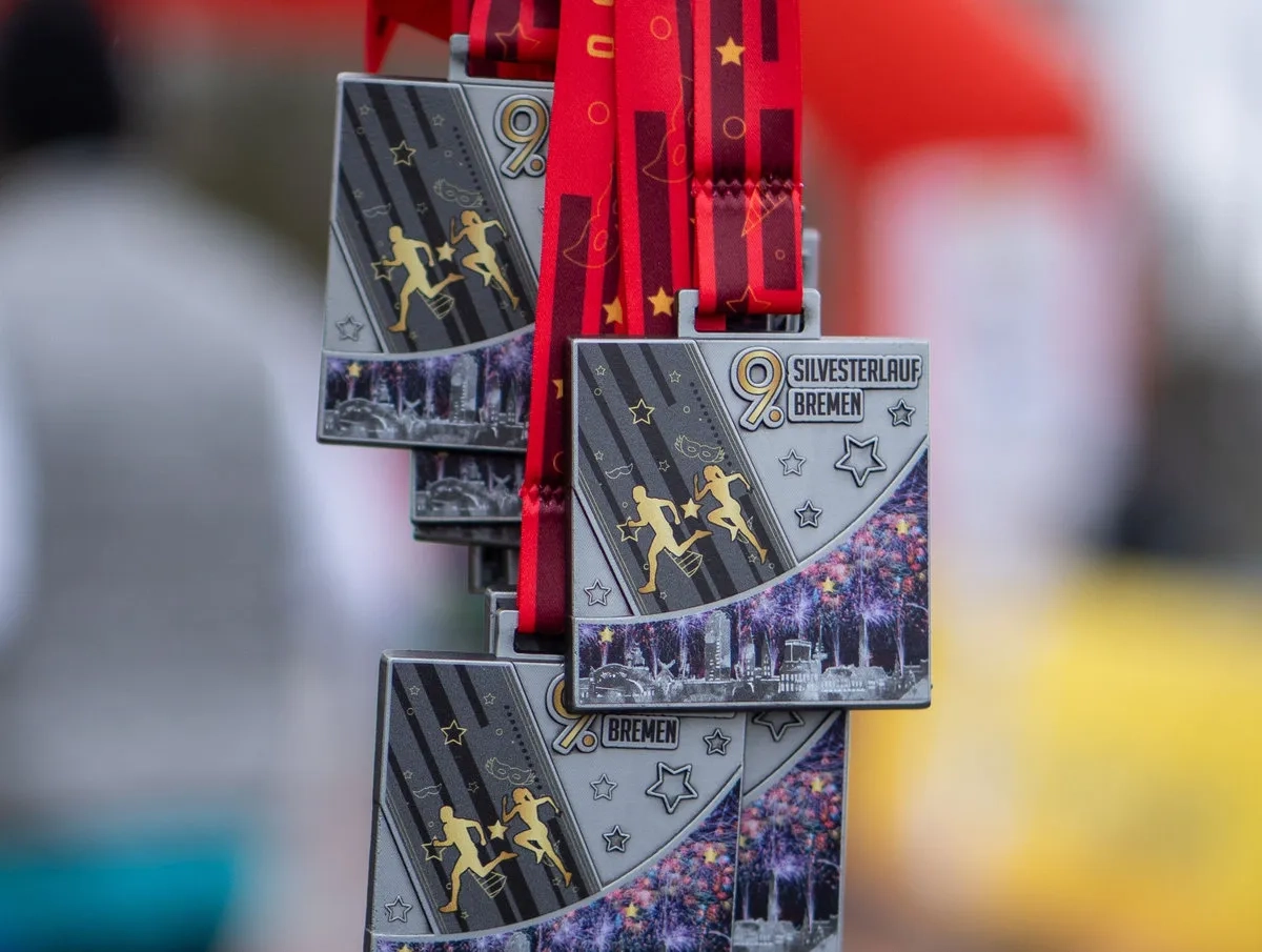 Silvesterlauf Bremen 2025 Medaillen mit 2.300 Teilnehmern