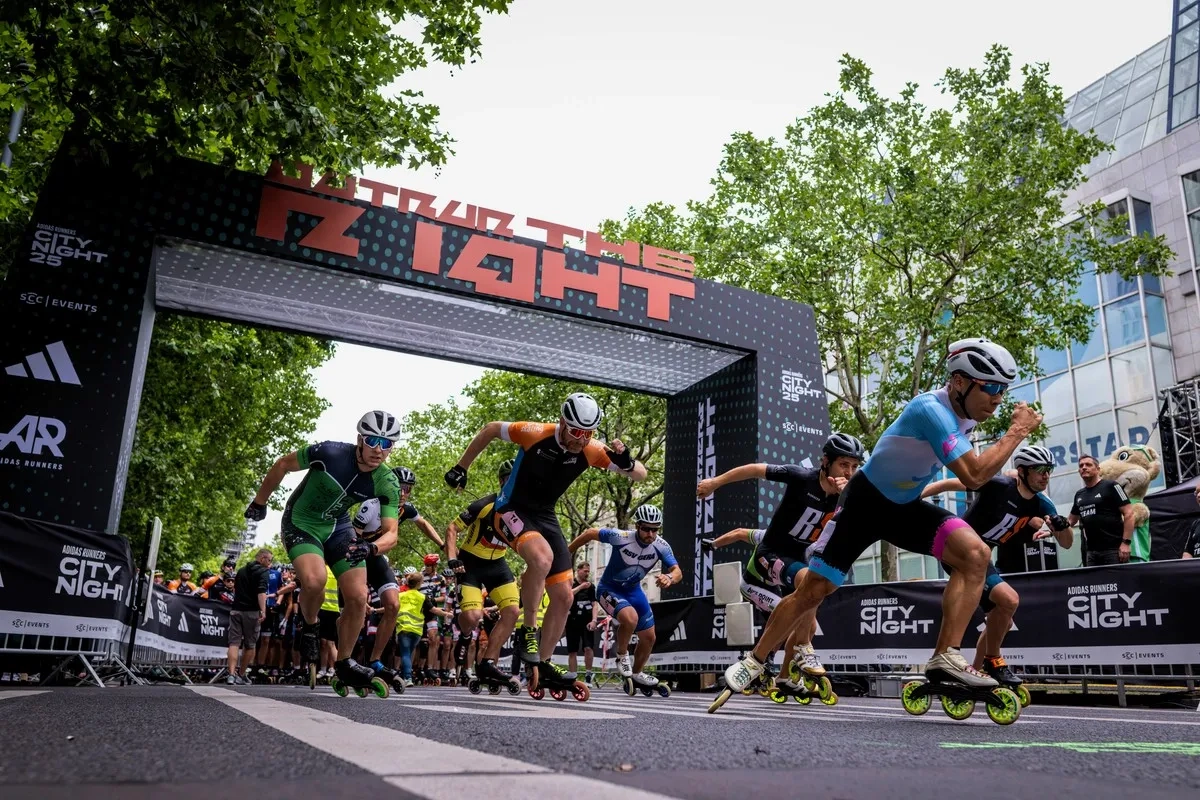 Skater auf dem Ku'damm bei der adidas Runners City Night Berlin 2025