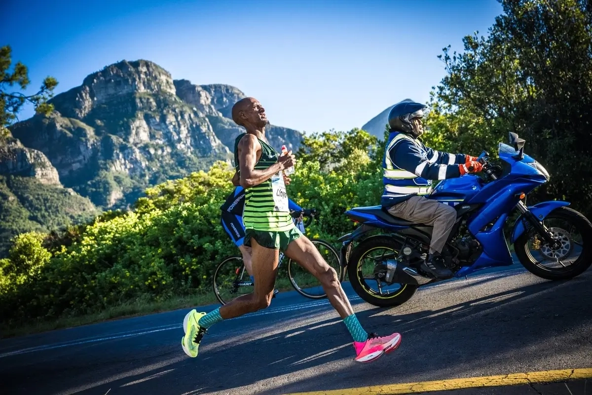 Lloyd Bosman beim Two Oceans Marathon. Foto: © Tobias Ginsberg Lloyd Bosman beim Two Oceans Marathon. Foto: © Tobias Ginsberg