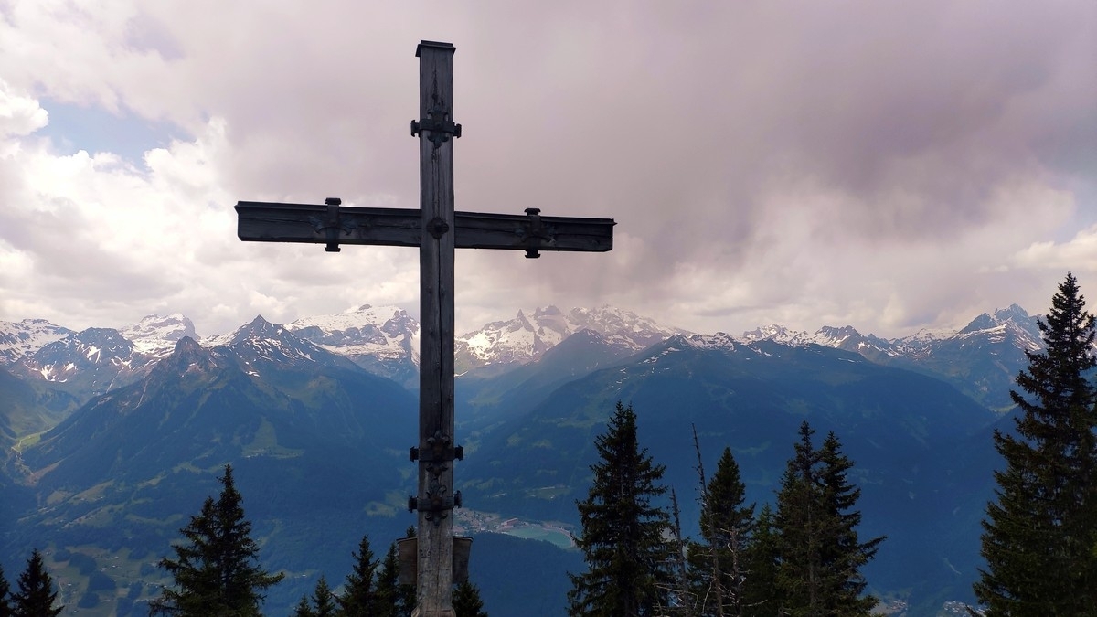 Monteneu Gipfelkreuz Monteneu Gipfelkreuz