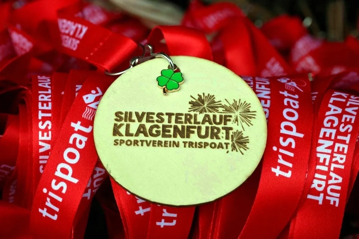 Die Medaille beim Silvesterlauf Klagenfurt 2024 (Foto: © Veranstalter) Die Medaille beim Silvesterlauf Klagenfurt 2024 (Foto: © Veranstalter)