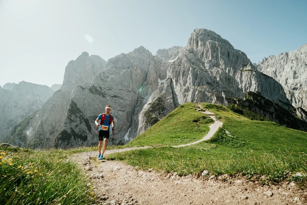 Ebbser Koasamarsch 2025: Laufen mitten in den Alpen (Foto: Kufsteinerland / Chris Gollhofer) Ebbser Koasamarsch 2025: Laufen mitten in den Alpen (Foto: Kufsteinerland / Chris Gollhofer)