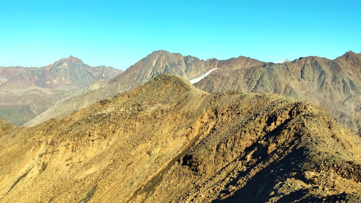 Guslarspitzen Bergtour 15: Nun am Grat entlang zur Mittleren Guslarspitze. Guslarspitzen Bergtour 15: Nun am Grat entlang zur Mittleren Guslarspitze.