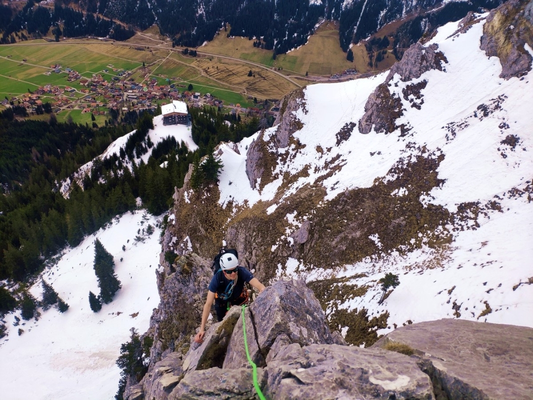 Hüttengrat 10: Panorama mit Gimpelhaus im Hintergrund Hüttengrat 10: Panorama mit Gimpelhaus im Hintergrund