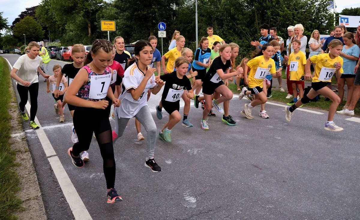 Borener Meile 2025: Start Mädchen (Foto: © Borener SV) Borener Meile 2025: Start Mädchen (Foto: © Borener SV)