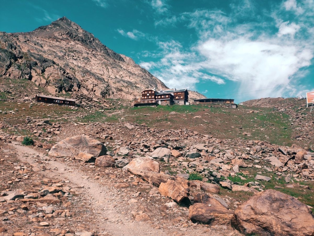 Vernagthütte (Würzburger Haus) Vernagthütte (Würzburger Haus)