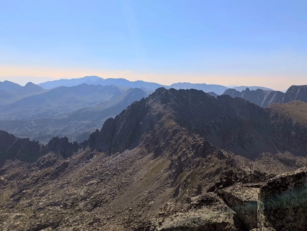 Blick vom Alt del Griu auf den Ensagents im Sommer 2025 Blick vom Alt del Griu auf den Ensagents im Sommer 2025