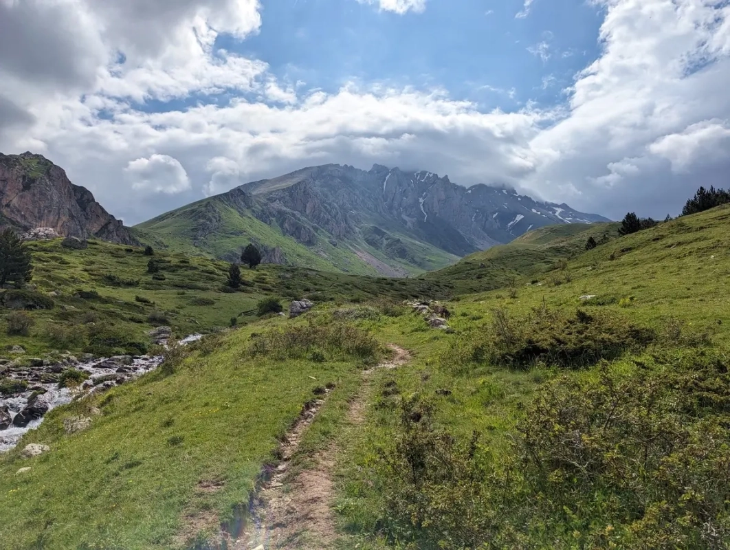 Blick von Radomira auf das Korab-Massiv. Blick von Radomira auf das Korab-Massiv.